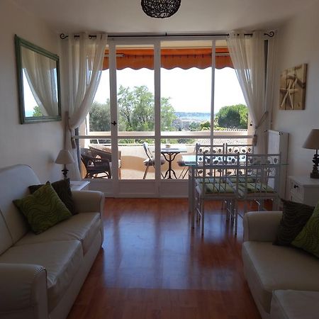 2 Bedroom Modern Apartment In Antibes With Sea View Quarto foto
