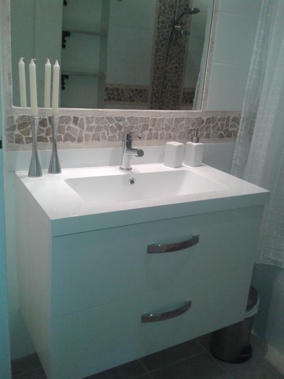 2 Bedroom Modern Apartment In Antibes With Sea View Quarto foto