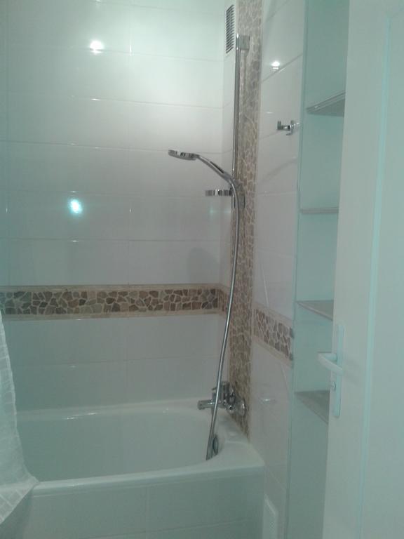 2 Bedroom Modern Apartment In Antibes With Sea View Quarto foto