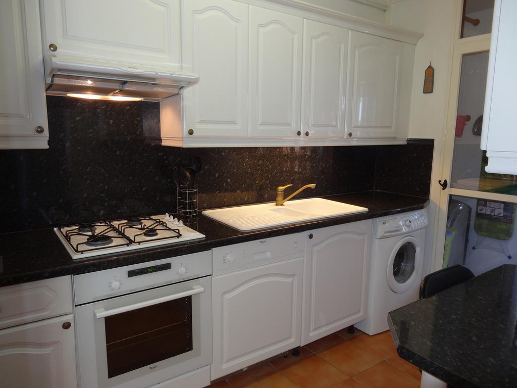 2 Bedroom Modern Apartment In Antibes With Sea View Quarto foto