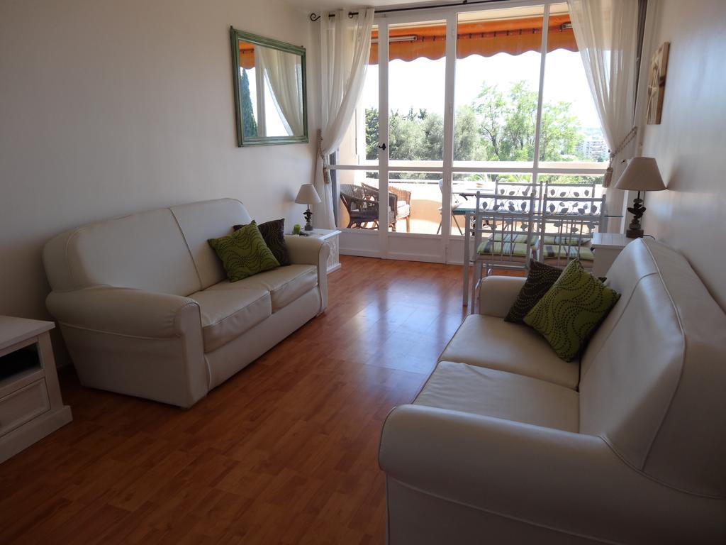 2 Bedroom Modern Apartment In Antibes With Sea View Quarto foto